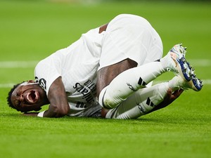 Real Madrid Vs Milan: Diving Konyol Vinicius Junior