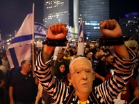 Lautan Warga Israel Penuhi Jalan Kecam Netanyahu yang Pecat Menhan