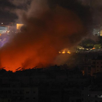 Potret Israel 'Berburu' Hizbullah, Serangan Udara Hantam Beirut