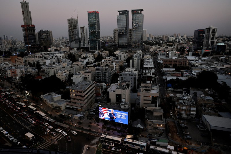 Calon presiden dari Partai Republik dan mantan Presiden AS Donald Trump muncul di papan iklan ucapan selamat atas Pemilihan Presiden AS 2024, di Tel Aviv, Israel, 6 November 2024. (REUTERS/Thomas Peter) Calon presiden dari Partai Republik dan mantan Presiden AS Donald Trump muncul di papan iklan ucapan selamat atas Pemilihan Presiden AS 2024, di Tel Aviv, Israel, 6 November 2024. (REUTERS/Thomas Peter)
