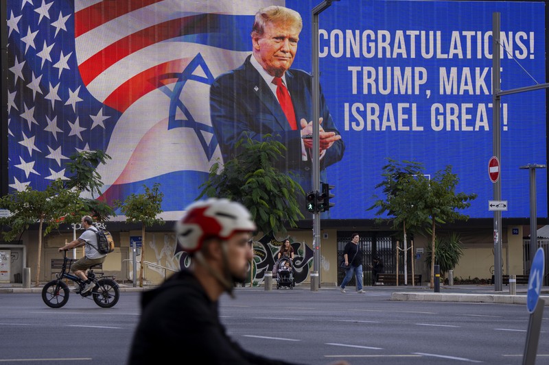 Calon presiden dari Partai Republik dan mantan Presiden AS Donald Trump muncul di papan iklan ucapan selamat atas Pemilihan Presiden AS 2024, di Tel Aviv, Israel, 6 November 2024. (REUTERS/Thomas Peter) Calon presiden dari Partai Republik dan mantan Presiden AS Donald Trump muncul di papan iklan ucapan selamat atas Pemilihan Presiden AS 2024, di Tel Aviv, Israel, 6 November 2024. (REUTERS/Thomas Peter)
