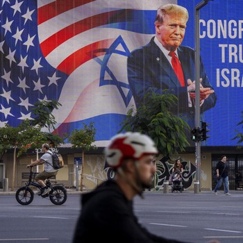 Menang Pemilu AS, Wajah Trump Terpampang di Tel Aviv Israel