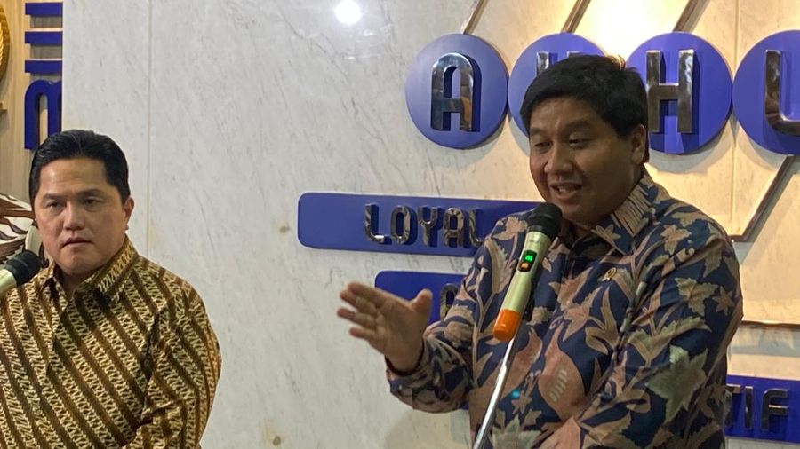 Menteri Perumahan dan Kawasan Permukiman Maruarar Sirait bertandang ke Kementerian Badan Usaha Milik Negara, Jakarta Pusat, Kamis (7/11/2024) malam. Ara, sapaan akrab Maruarar Sirait, bertemu dengan Menteri BUMN Erick Thohir untuk membahas sejumlah hal terkait isu perumahan.