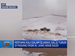 Video: Salju Turun di Padang Pasir Al Jaws Arab Saudi