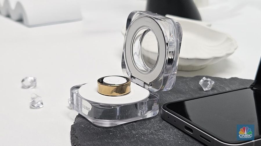 Samsung Galaxy Ring hadir dengan warna Titanium Black, Titanium Silver, Titanium Gold dengan 9 pilihan ukuran dari 5 hingga 13. (CNBC Indonesia/
Intan Rakhmayanti Dewi)