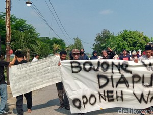Tuding Kades Mesum, Warga Taji Klaten Demo Geruduk Balai Desa