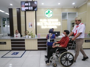 ASN Pemkot Surabaya Kompak Pakai Baju Pejuang Sambut Hari Pahlawan