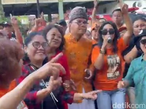 Cagub Sulsel Danny Pomanto Joget Ria-Ngopi Bareng Warga di Toraja Utara