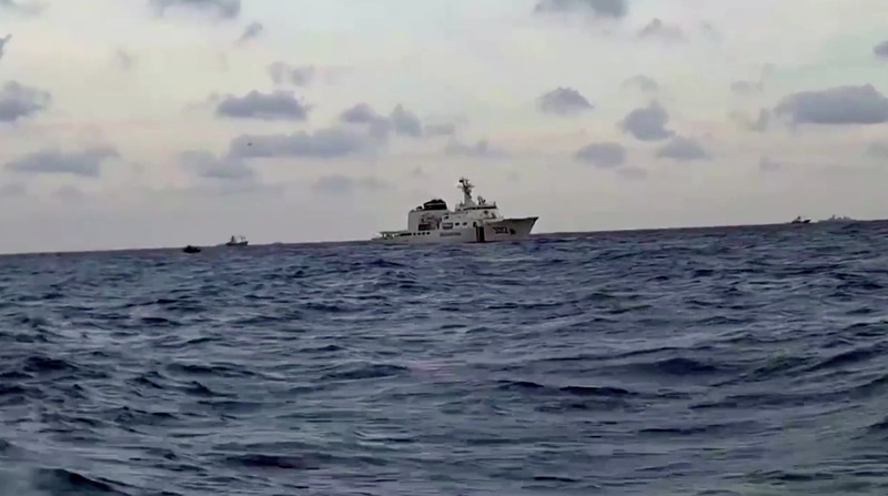 Dua orang tewas dan 12 orang hilang setelah sebuah kapal penangkap ikan tenggelam di perairan lepas pantai pulau resor selatan Korea Selatan, Jeju pada hari Jumat (8/11/2024). (Tangkapan Layar Video Reuters/)