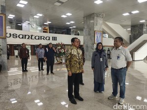 DPR Putar Indonesia Raya Tiap Pagi, Pimpinan-Staf Lakukan Sikap Sempurna