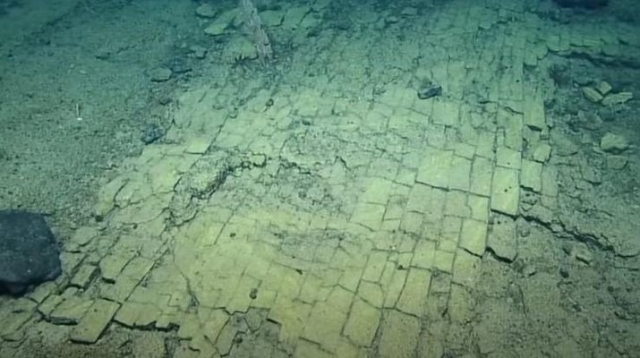 'Jalan bata kuning' di laut dalam. (The Ocean Exploration Trust/E/V/Nautilus/Cuplikan Layar YouTube)