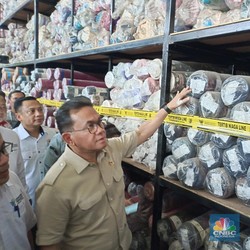 Mendag Amankan 90.000 Gulungan Kain Impor Ilegal Rp90 Miliar