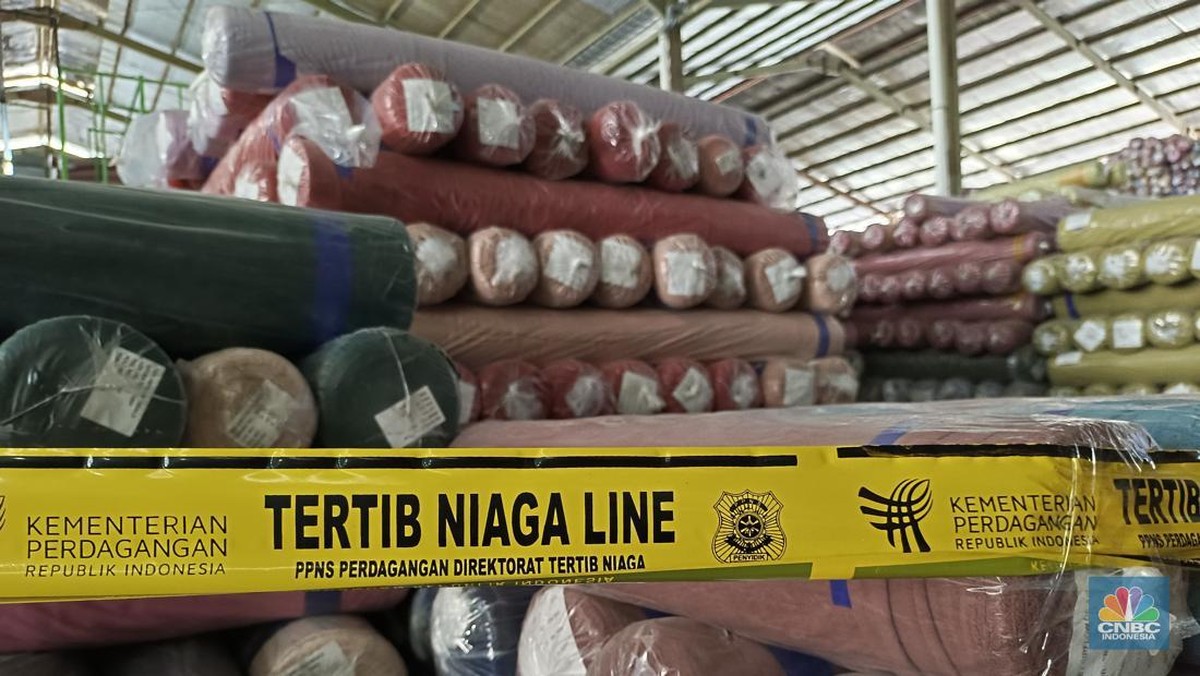 Wow! Tumpukan Kain Impor Ilegal Senilai Rp90 M Menggegerkan