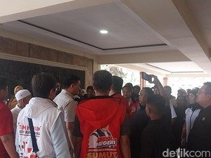 Puluhan Relawan Datangi Polda Sumut, Minta Pelempar Edy Rahmayadi Ditangkap