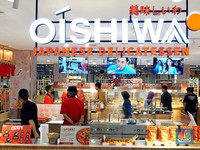 Berburu Makanan Lezat, Masyarakat Kunjungi Oishiwa di Transmart