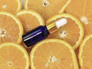 Cara Atasi Kulit Kusam & Kerutan Halus dengan Penggunaan Vitamin C yang Tepat