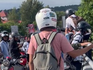 Viral Mahasiswi di Ambon Diduga Kesurupan Hendak Lompat dari Jembatan