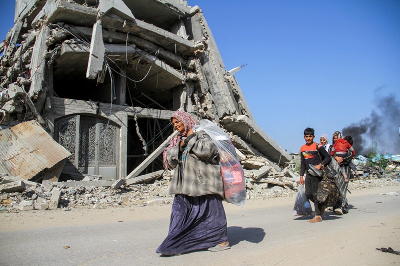 Tentara Israel mengingatkan penduduk di Jalur Gaza bagian utara segera mengevakuasi diri pada Kamis (7/11). (REUTERS/Mahmoud Issa)