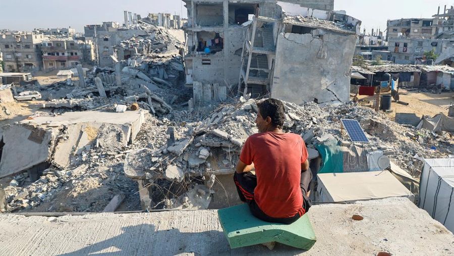 Tentara Israel mengingatkan penduduk di Jalur Gaza bagian utara segera mengevakuasi diri pada Kamis (7/11). (REUTERS/Mahmoud Issa)