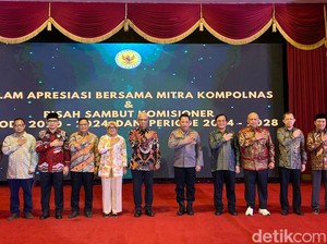 Pisah Sambut Komisioner Kompolnas, Benny Mamoto Serahkan Jabatan ke BG