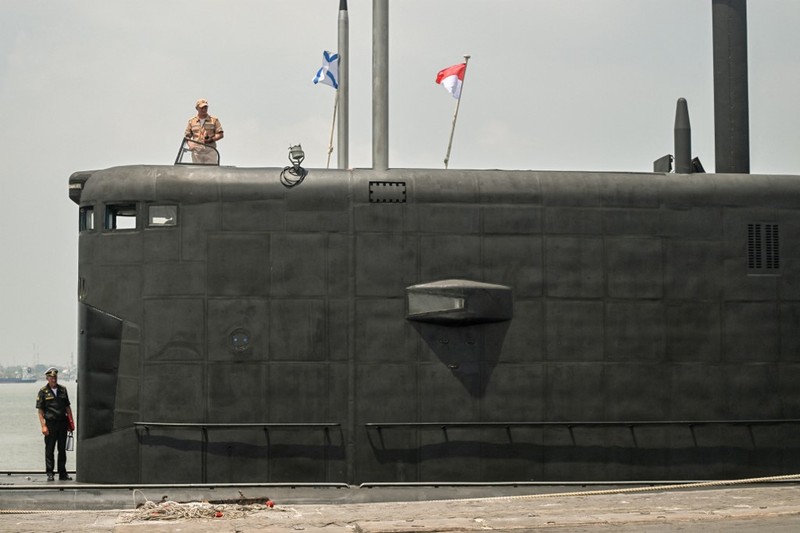 Kapal selam milik Angkatan Laut Rusia berlabuh di Dermaga Jamrud Utara, Pelabuhan Tanjung Perak, Surabaya, Jawa Timur, Kamis 7 November 2024. (Photo by JUNI KRISWANTO / AFP) Kapal selam milik Angkatan Laut Rusia berlabuh di Dermaga Jamrud Utara, Pelabuhan Tanjung Perak, Surabaya, Jawa Timur, Kamis 7 November 2024. (Photo by JUNI KRISWANTO / AFP)