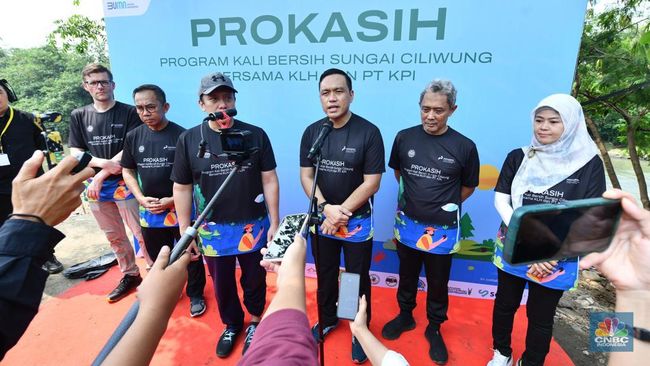 Pertamina dan Kementerian Lingkungan Hidup Bersih-bersih Sungai Ciliwung