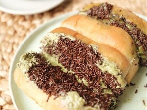 10 Roti Sisir Jadul yang Empuk Lembut Buat Teman Ngopi