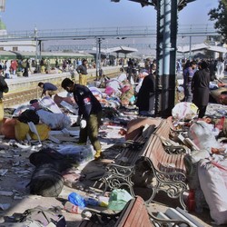 Bom Bunuh Diri Guncang Stasiun Kereta Pakistan, 24 Orang Tewas