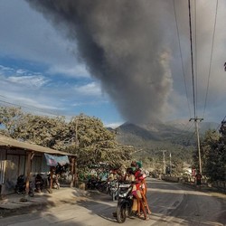 Gunung Lewotobi Laki-Laki Kembali Erupsi, Status Naik ke Level Awas!