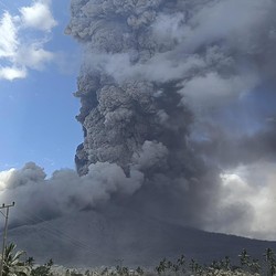 Erupsi Gunung Lewotobi Masih Terjadi, Penerbangan Labuan Bajo Ditutup