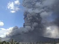 Erupsi Gunung Lewotobi Masih Terjadi, Penerbangan Labuan Bajo Ditutup