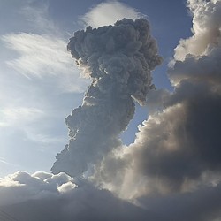 Gunung Lewotobi Erupsi Berstatus Awas, Begini Titah Badan Geologi