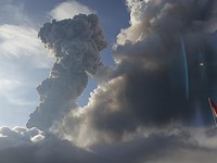 Gunung Lewotobi Erupsi Berstatus Awas, Begini Titah Badan Geologi