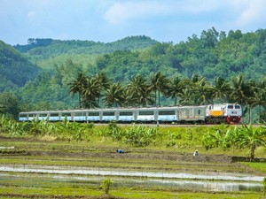 KAI Buka Pemesanan Tiket Libur Nataru, Cek di Sini!