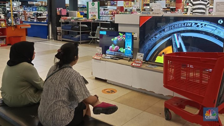 Suasana warga berbelanja di Transmart Yasmin Bogor. (CBC Indonesia/Martyasari Rizky)