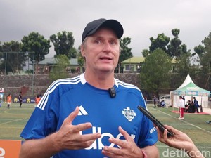 Coach Timo Soroti Kesinambungan Kompetisi Kelompok Usia Sepakbola Putri