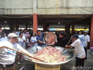 Masak Bareng Bobon Santoso, Luthfi Dukung Program Makan Bergizi Gratis