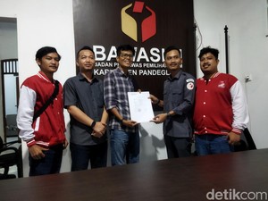 Cabup Pandeglang Nomor 1 Dilaporkan ke Bawaslu soal Pose Jari Bareng Sekdes