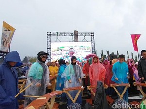 Melihat Kemeriahan Festival Rampak Genteng 2024 di Majalengka