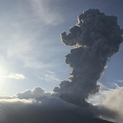 Gunung Lewotobi RI Erupsi, Perhatikan Instruksi Badan Geologi