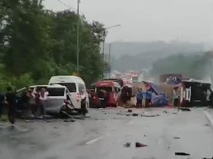 Truk Rem Blong Diduga Penyebab Tabrakan Beruntun di Tol Cipularang