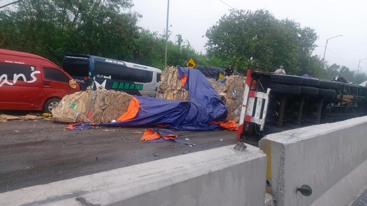 Kecelakaan Mengguncang Tol Cipularang: Truk Rem Blong Diduga Sebabkan Tragedi