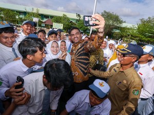 Jadi Pembina Upacara di Sekolah Masa SMA, Menteri UMKM Beri Pesan Ini