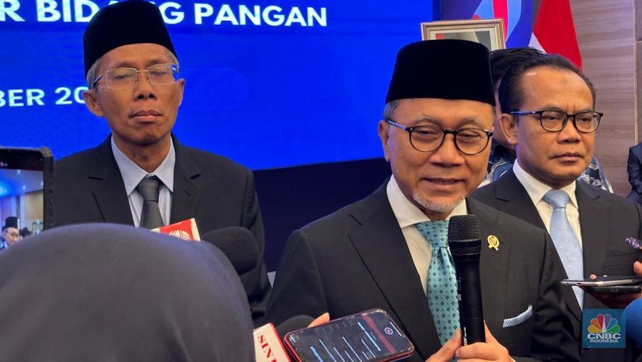 Menteri Koordinator Bidang Pangan, Zulkifli Hasan (Zulhas) saat ditemui di Graha Mandiri, Senin (11/11/2024). (վ/Ferry Sandi)