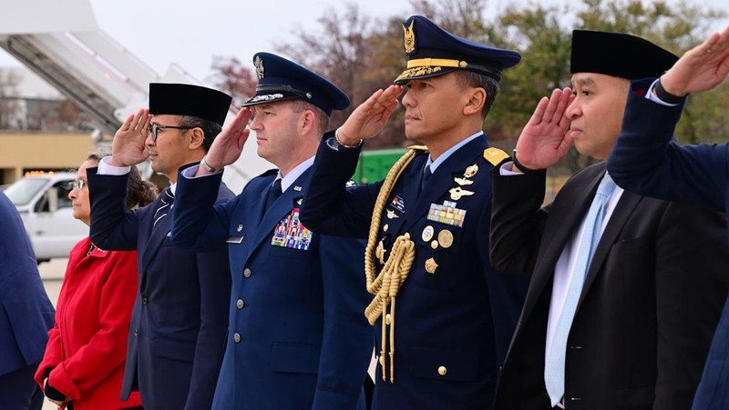 Presiden Prabowo Subianto tiba di Pangkalan Militer Andrews, Washington DC, Amerika Serikat, pada Minggu, (10/11/2024), sekitar pukul 16.00 waktu setempat. (Dok. Biro Pers Sekretariat Presiden/Muchlis Jr)