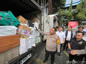 Begini Modus Pelaku Penyelundupan Rokok Ilegal di Surabaya