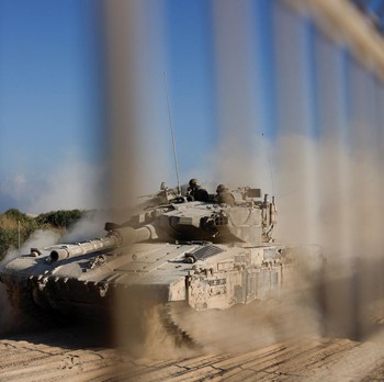 Potret Tank Israel Wara-wiri di Gaza, Bebas Tembak Sana-sini