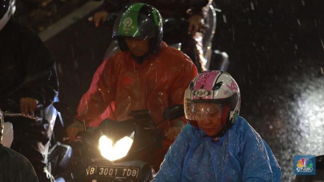 Jabodetabek Siaga! Awan Tebal Muncul, BMKG Ingatkan Hujan Sore Hari
