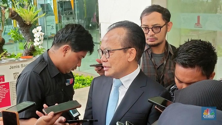 Sekretaris Kementerian Koordinator Bidang Perekonomian, Susiwijono Moegiarso memberikan keterangan pada media di di kantor Graha Mandiri, Jakarta, Senin (11/11/2024). (CNBC Indonesia/Ferry Sandi)