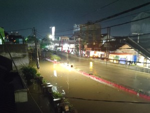 Tanggul Jebol, Perumahan di Pondok Aren Tangsel Terendam Banjir